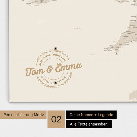 Personalisierte England-Karte als Pinn-Leinwand in Farbe Gold Beige mit eingedruckten Namen und einer Legende zur Markierung von besuchten Orten