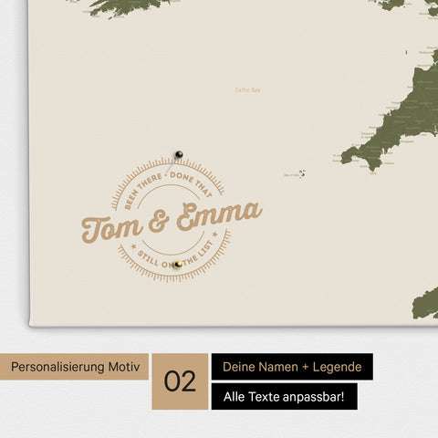 Personalisierte England-Karte als Pinn-Leinwand in Farbe Olive Green (Grün-Gold) mit eingedruckten Namen und einer Legende zur Markierung von besuchten Orten