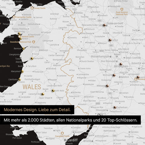 Ausschnitt einer Landkarte von Wales und England in Farbe Schwarz-Weiß mit Pins zur Markierung von besuchten Reisezielen