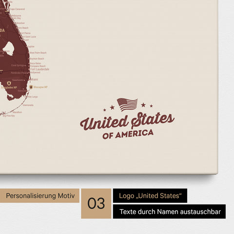 Pinnwand Leinwand einer USA Amerika Karte in Bordeaux Rot mit eingedrucktem Logo „United States"