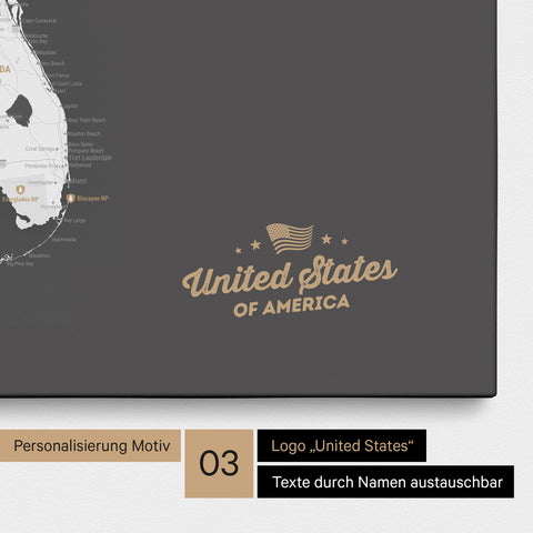 Pinnwand Leinwand einer USA Amerika Karte in Dunkelgrau mit eingedrucktem Logo „United States"