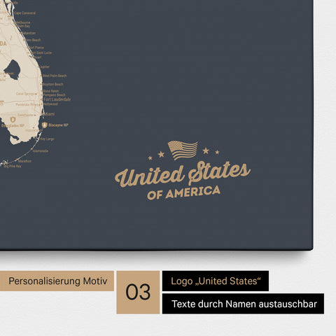 Pinnwand Leinwand einer USA Amerika Karte in Hale Navy (Dunkelblau) mit eingedrucktem Logo „United States"