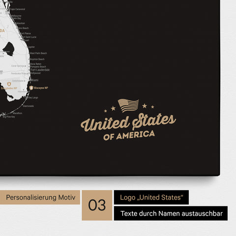 Pinnwand Leinwand einer USA Amerika Karte in Schwarz-Weiß mit eingedrucktem Logo „United States"