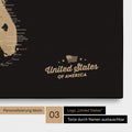 Pinnwand Leinwand einer USA Amerika Karte in Sonar Black (Schwarz-Gold) mit eingedrucktem Logo „United States"