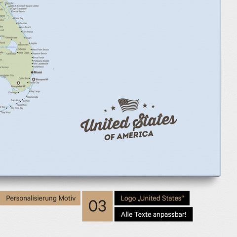 Pinnwand Leinwand einer politischen USA Amerika Karte in Multicolor Atlas mit eingedrucktem Logo „United States"