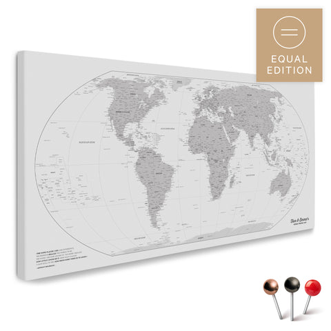 Weltkarte in der Equal-Earth-Projektion und in der Farbe Coolgray als hochwertige Pinn-Leinwand, ideal geeignet zum Markieren von Orten und Planen von Reisen