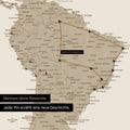 Detail einer Weltkarte als Pinn-Leinwand in Desert Sand (Beige) zeigt eine mit Pins abgesteckte Reiseroute in Südamerika durch die Länder Brasilien, Peru und Ecuador