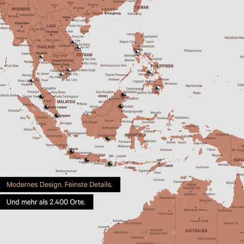 Ausschnitt einer Weltkarte in Kupfer zeigt Karte von Südost-Asien mit Pins von besuchten Reisezielen