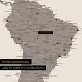Detail einer Weltkarte als Pinn-Leinwand in Warmgray (Braun-Beige) zeigt eine mit Pins abgesteckte Reiseroute in Südamerika durch die Länder Brasilien, Peru und Ecuador