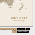 Weltkarte in Farbe Multicolor Matt mit einem Vintage-Logo als moderne Personalisierung