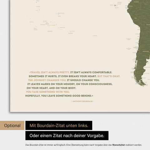Weltkarte in Farbe Olive Green mit eingedrucktem Zitat von Anthony Bourdain, das bei einer Personalisierung gegen ein beliebiges anderes Zitat ersetzt werden kann
