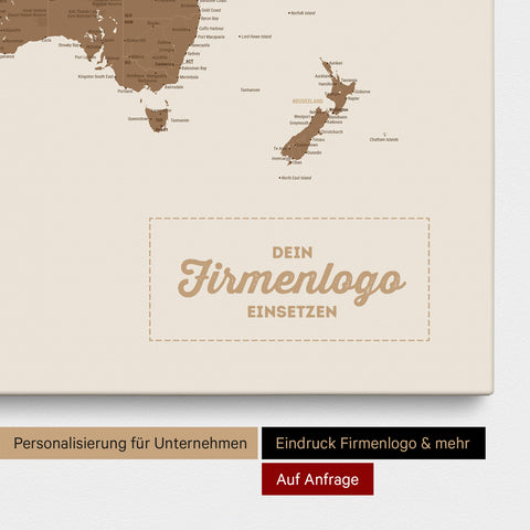 Weltkarte als Pinn-Leinwand in Multicolor Braun mit Eindruck eines Firmenlogos