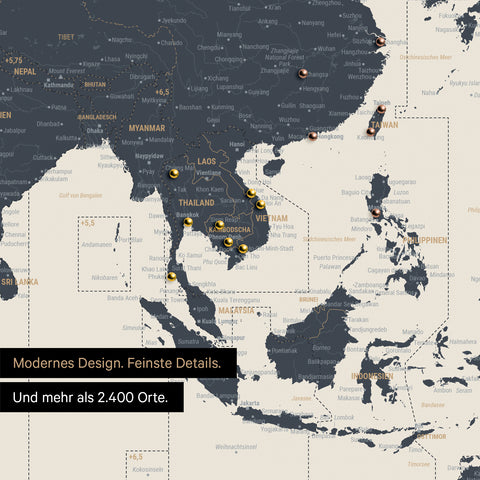Ausschnitt einer Zeitzonen-Weltkarte in Farbe Navy Light zeigt Karte von Asien und verschieden farbigen Pins zur Markierung von besuchten Reisezielen