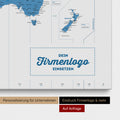 Zeitzonen-Weltkarte als Pinn-Leinwand in Blau mit Eindruck eines Firmenlogos