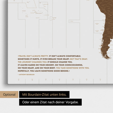 Zeitzonen-Weltkarte in Braun mit eingedrucktem Zitat von Anthony Bourdain