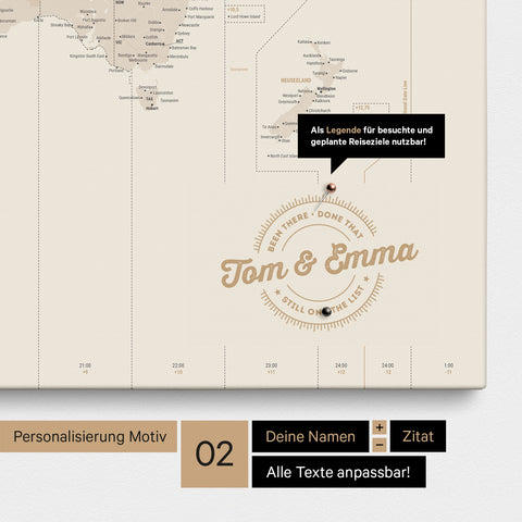 Personalisierte Zeitzonen-Weltkarte als Pinn-Leinwand in Farbe Gold mit eingedruckten Namen und einer Legende zur Markierung von besuchten Orten