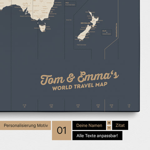 Weltkarte mit UTC-Zeitzonen als Pinnwand Leinwand in Farbe Hale Navy (Dunkelblau Gold) mit Personalisierung durch textlichen Eindruck von Vornamen und Familiennamen