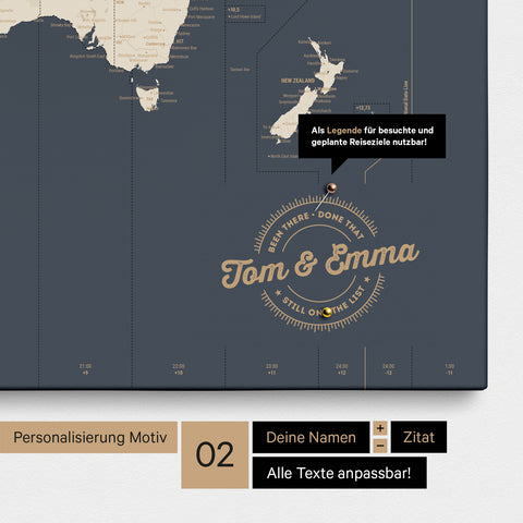 Personalisierte Zeitzonen-Weltkarte als Pinn-Leinwand in Farbe Hale Navy (Dunkelblau Gold) mit eingedruckten Namen und einer Legende zur Markierung von besuchten Orten