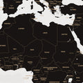 Detail einer schlichten Weltkarte Foto-Tapete in Schwarz-Weiß als Wandbild