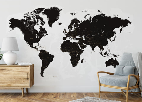 Dekoriertes Wohnzimmer mit einer Weltkarte als Foto-Tapete in Schwarz-Weiß